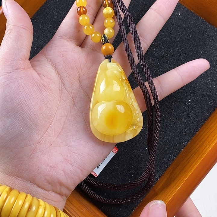 蜜蜡未镶嵌珠宝奇石