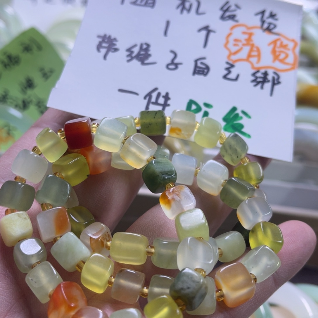 蛇纹石玉颈饰未镶嵌