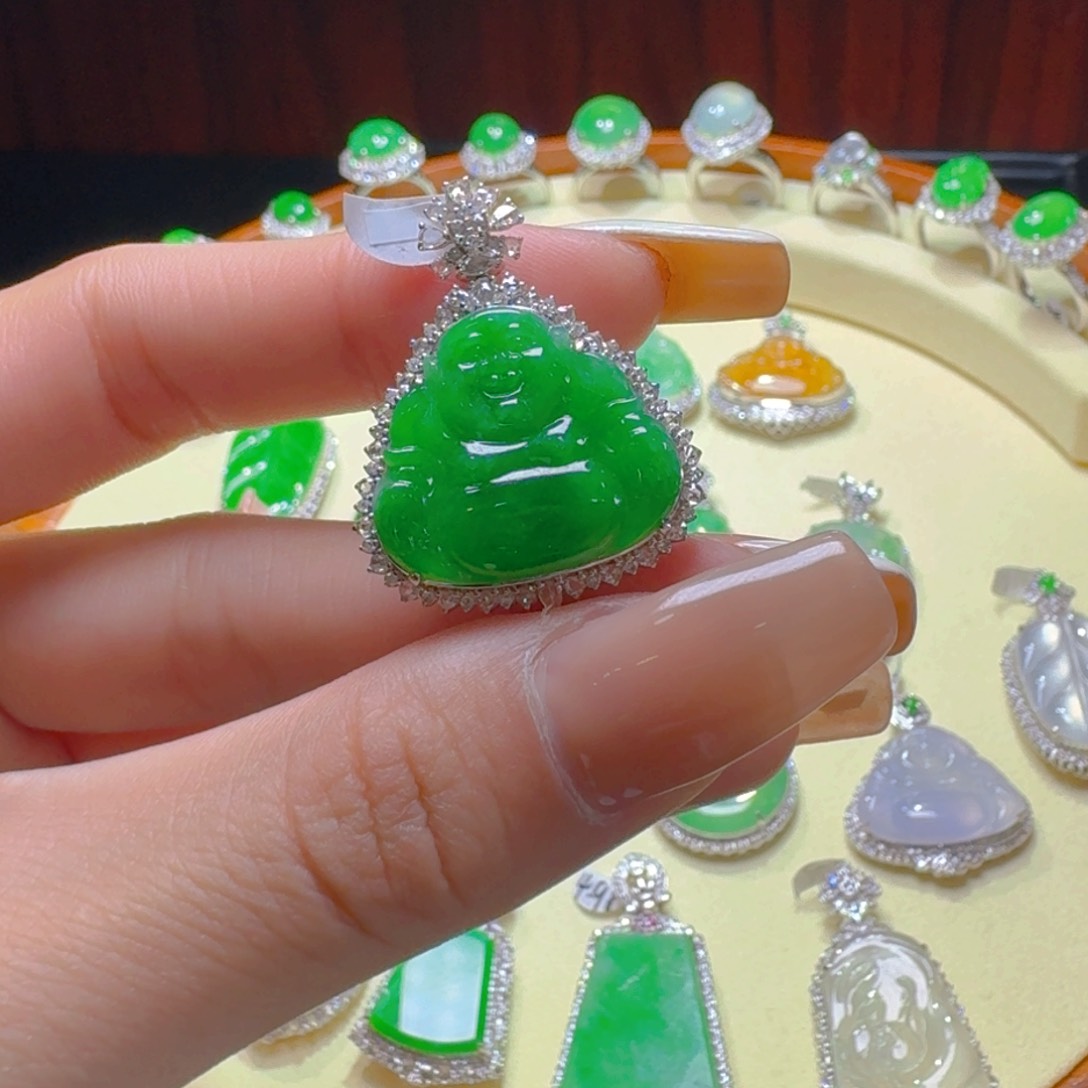 翡翠颈饰18K金镶嵌高冰种佛公