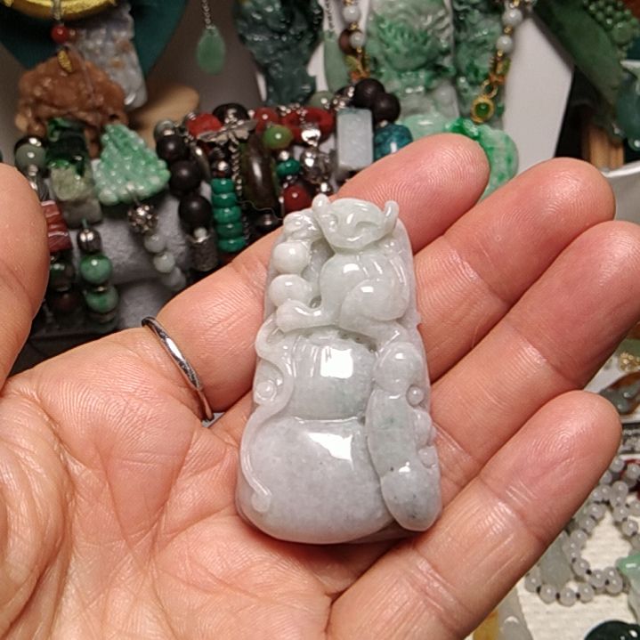 翡翠吊坠(赠链)未镶嵌