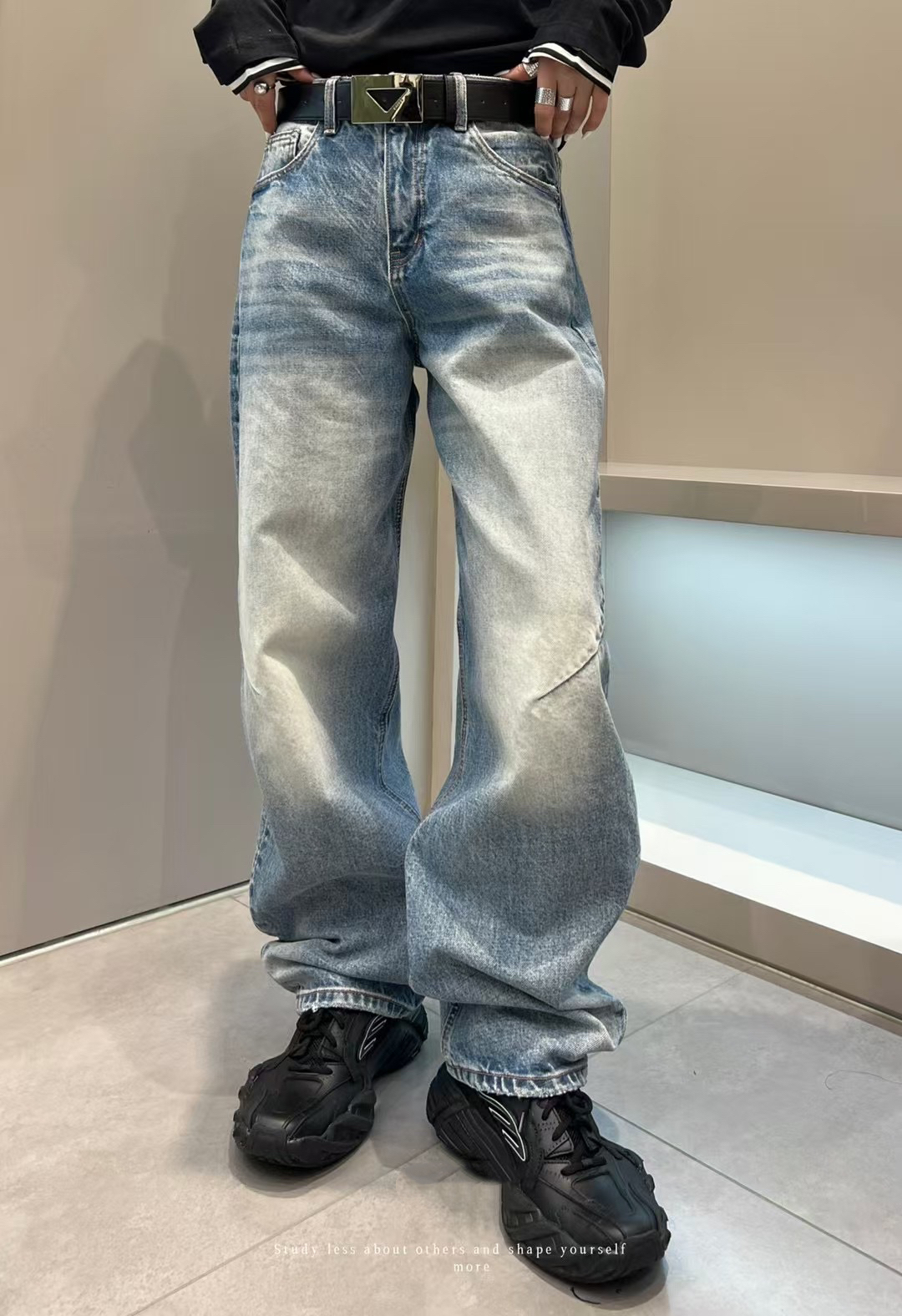 欧货牛仔裤女春新款高腰捏褶三角标窄版直筒裤长裤