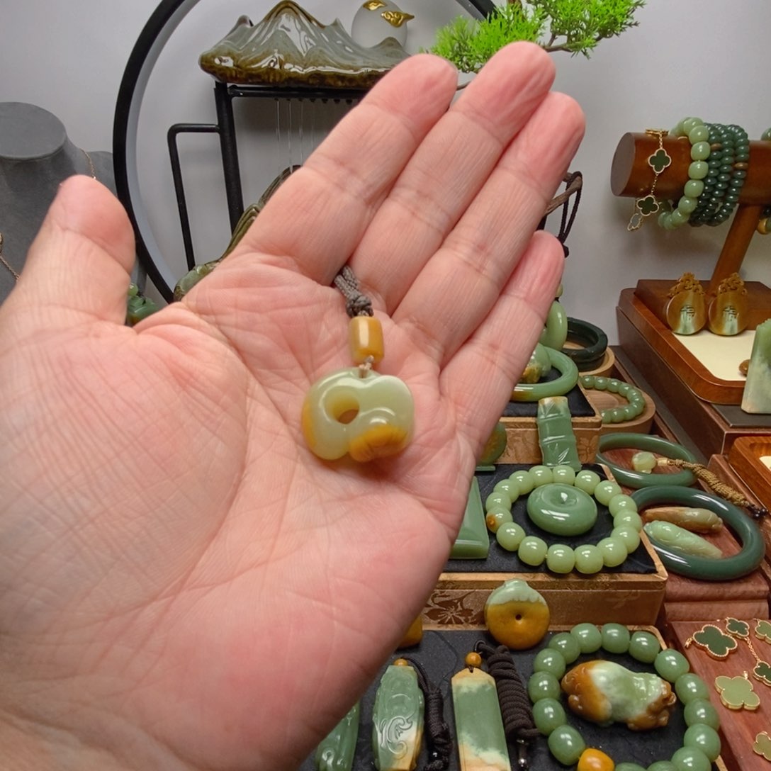 岫岩河磨玉（透闪石质玉）吊坠未镶嵌E**o