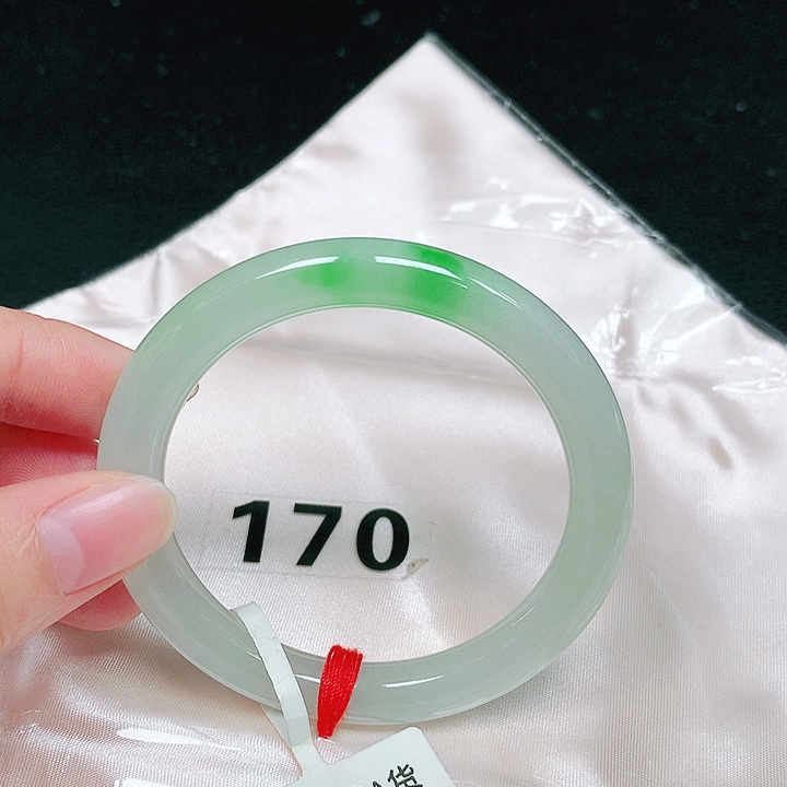 翡翠未镶嵌手镯（圆镯）