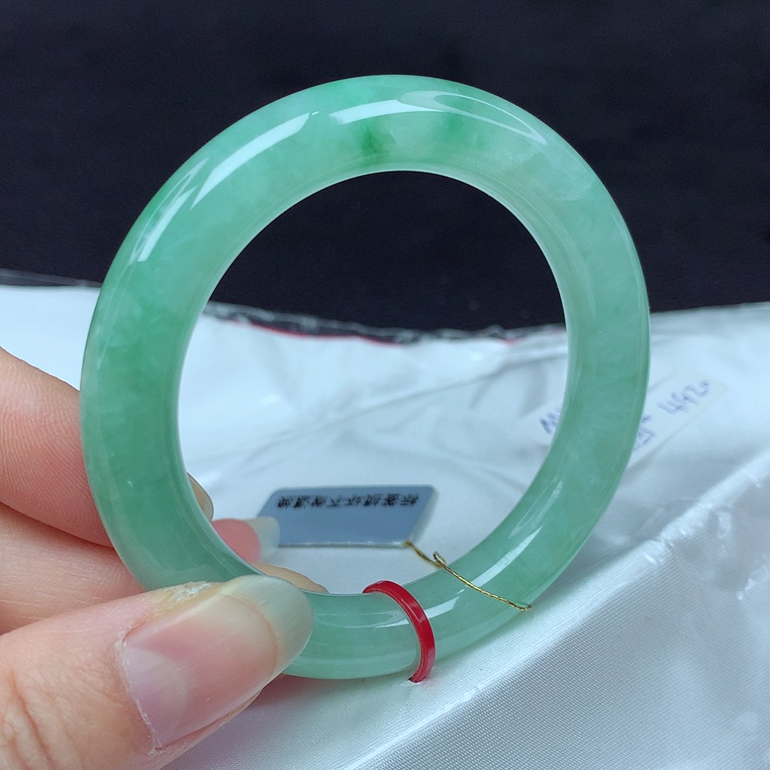 翡翠手镯未镶嵌52圆108