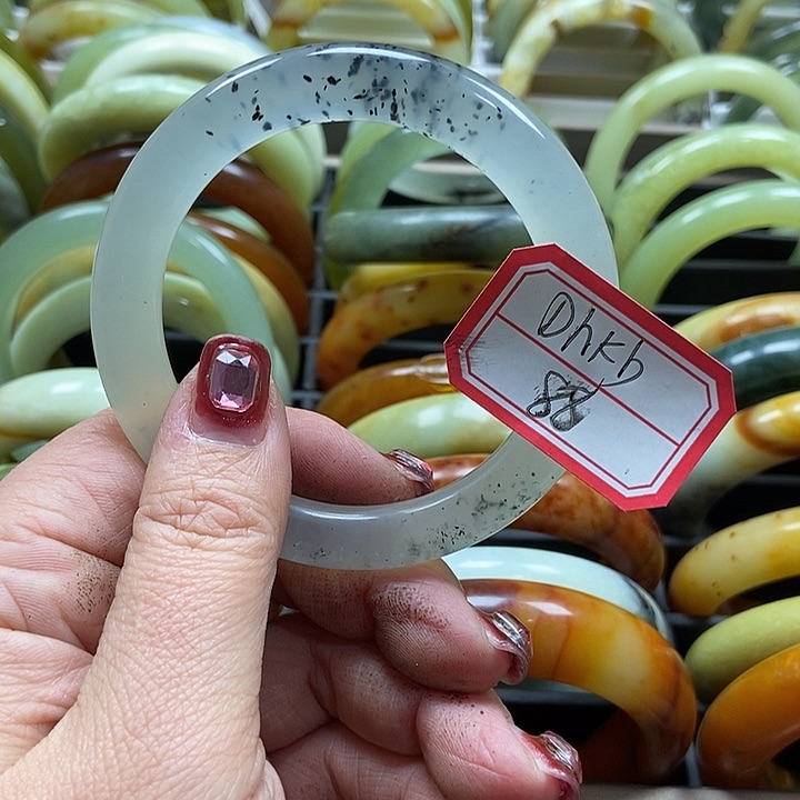 蛇纹石玉手镯未镶嵌D**b