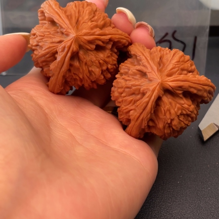 用***2文玩核桃吊坠白狮子