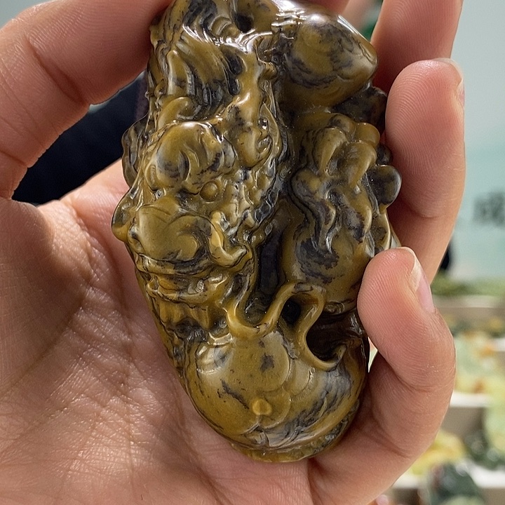 和田玉有瑕，把件未镶嵌