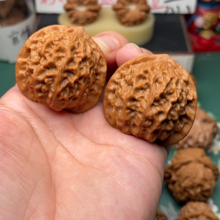 【闪购商品】文玩核桃把件39瓷娃娃