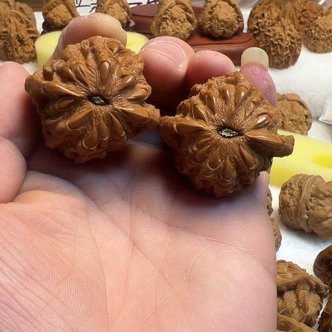 跑****核桃磨盘雕刻吞噬精品