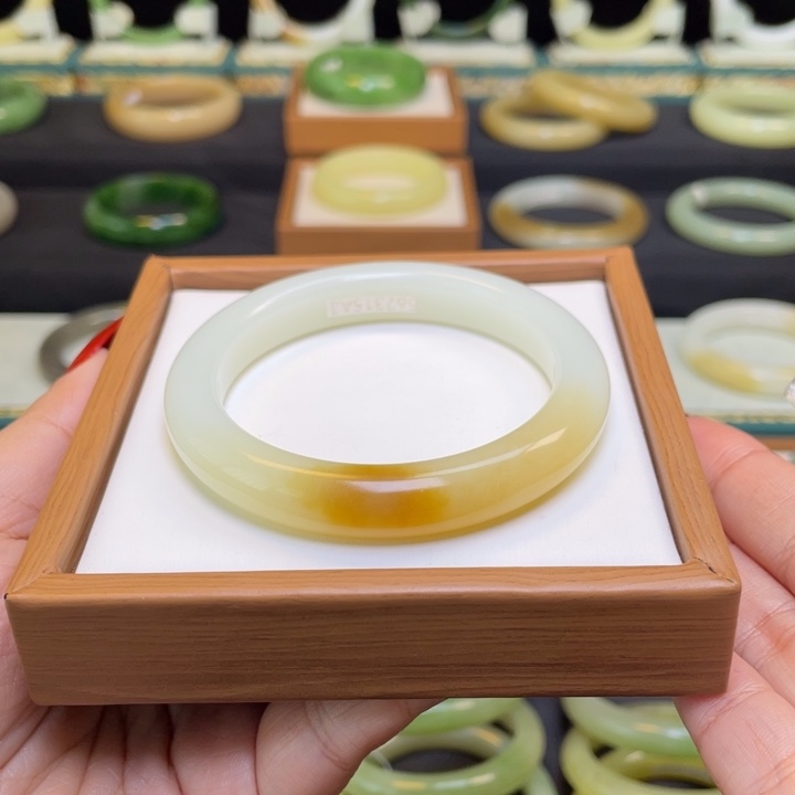 和田玉手镯未镶嵌56