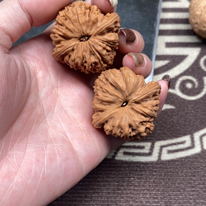 文玩核桃吊坠南疆石全品