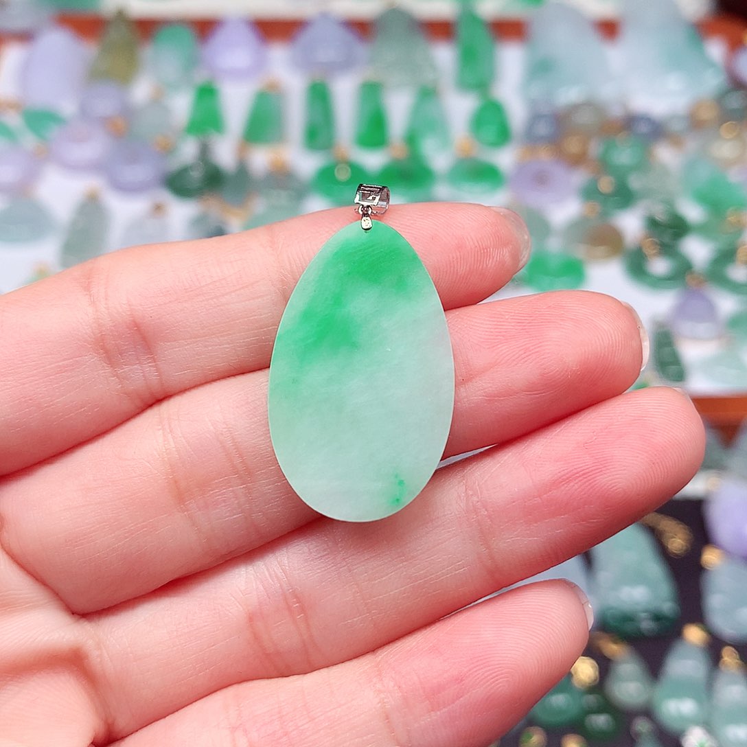 翡翠颈饰18K金镶嵌芝天然翡翠A货