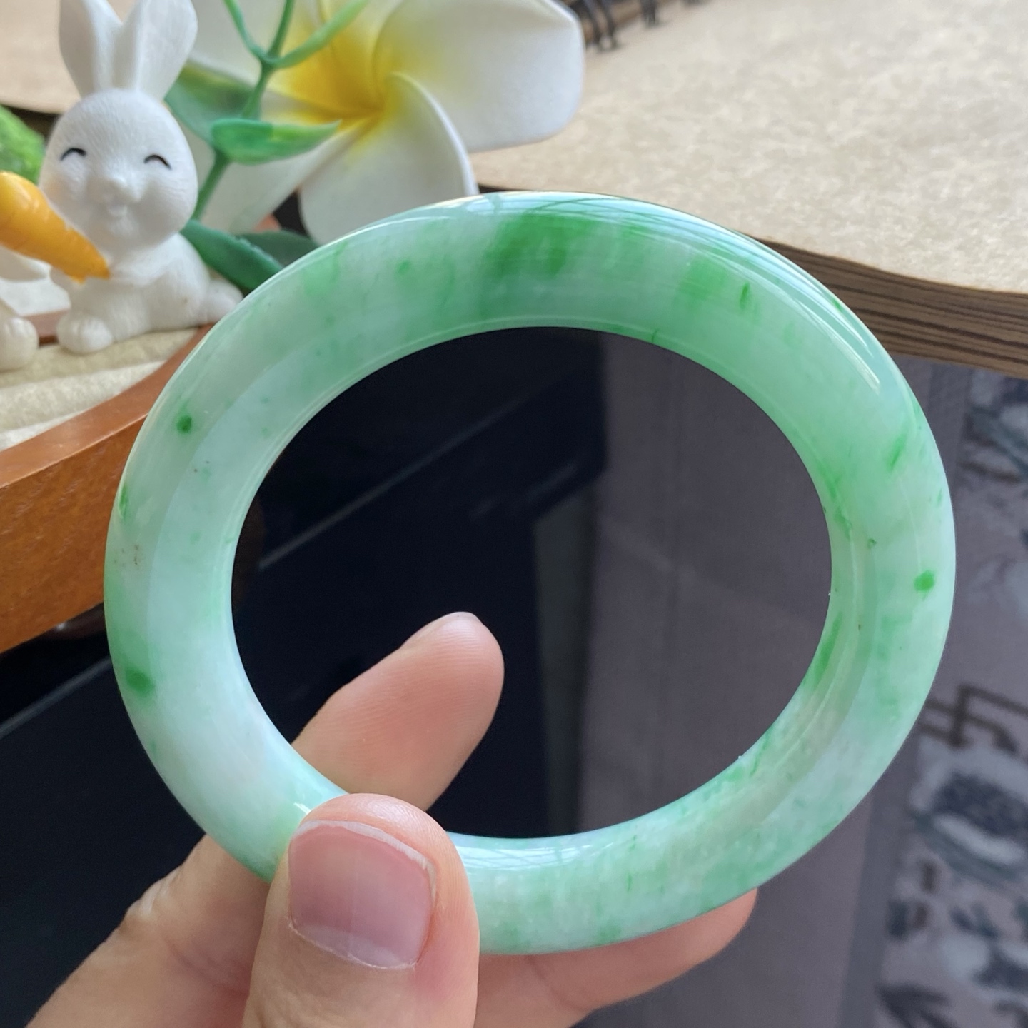 03.01批1329号54.1-11.1-10.7！圆条！阳绿飘花！天然翡翠手镯