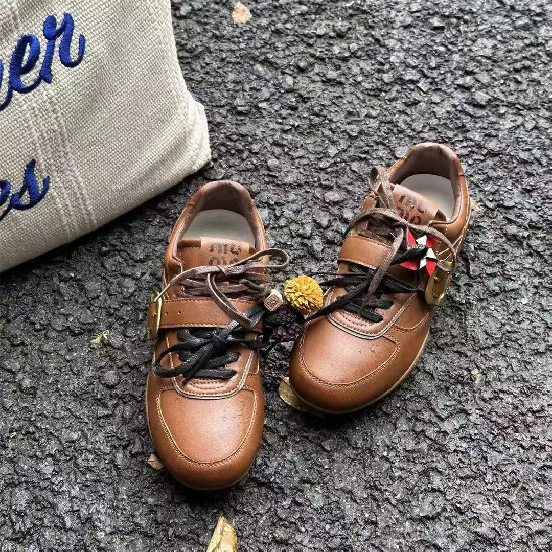欧洲站复古做旧擦色单鞋女2025新款英伦风字母系带休闲百搭阿甘鞋