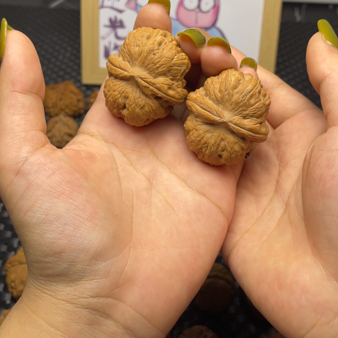 文玩核桃吊坠元宝43全白茬