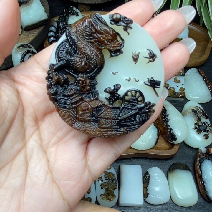 绿***地和田玉未镶嵌颈饰