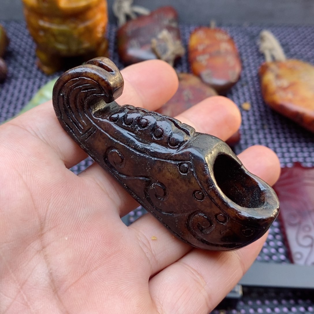 蛇纹石玉颈饰未镶嵌