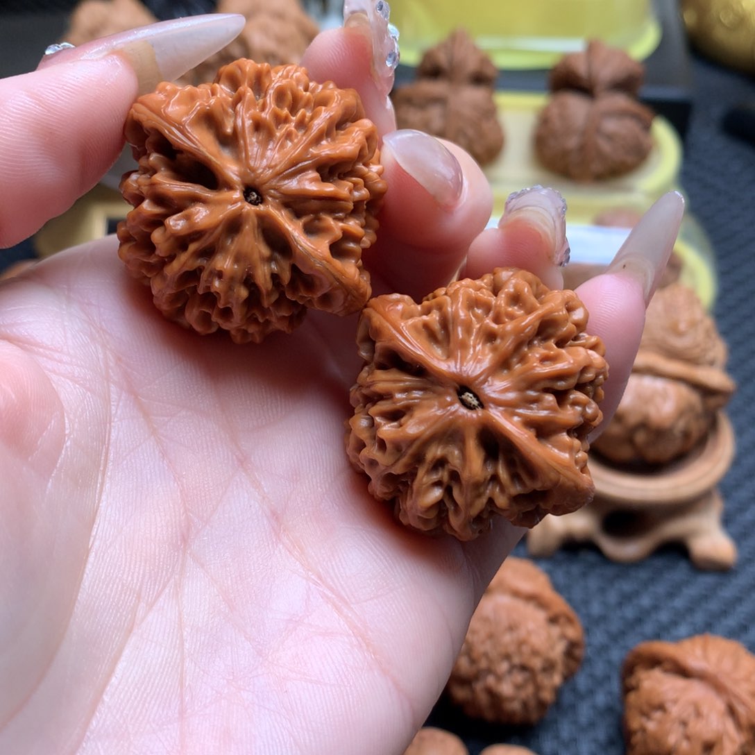 文玩核桃把件心*35.5秦闷