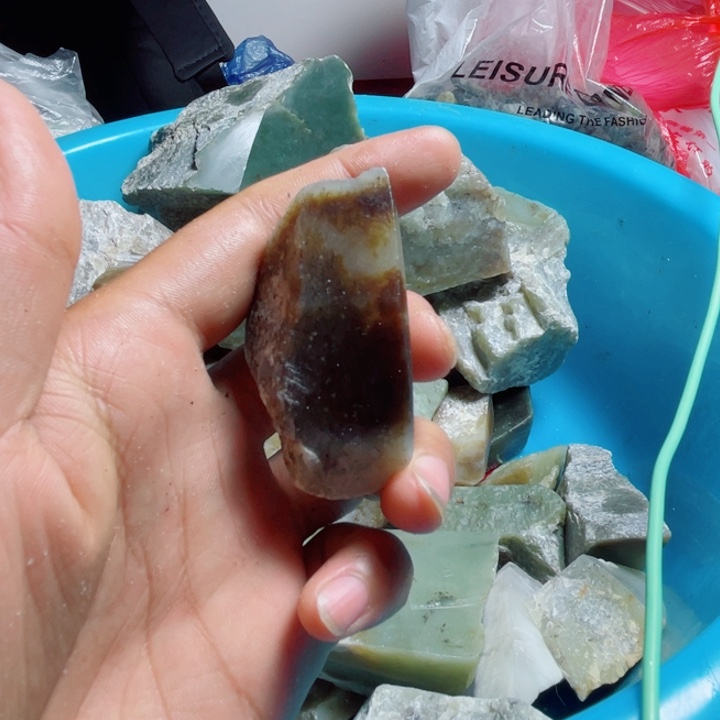 未镶嵌和田玉（糖玉）珠宝半成品