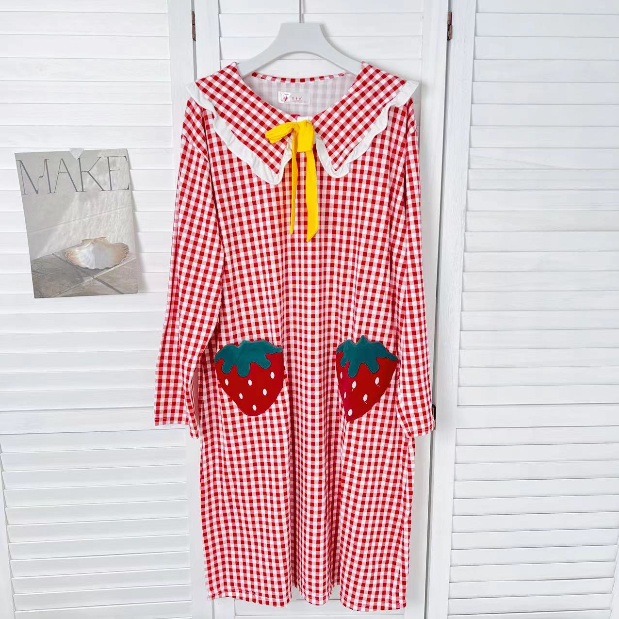 2025新款格子草莓刺绣家居睡裙亲子B2824