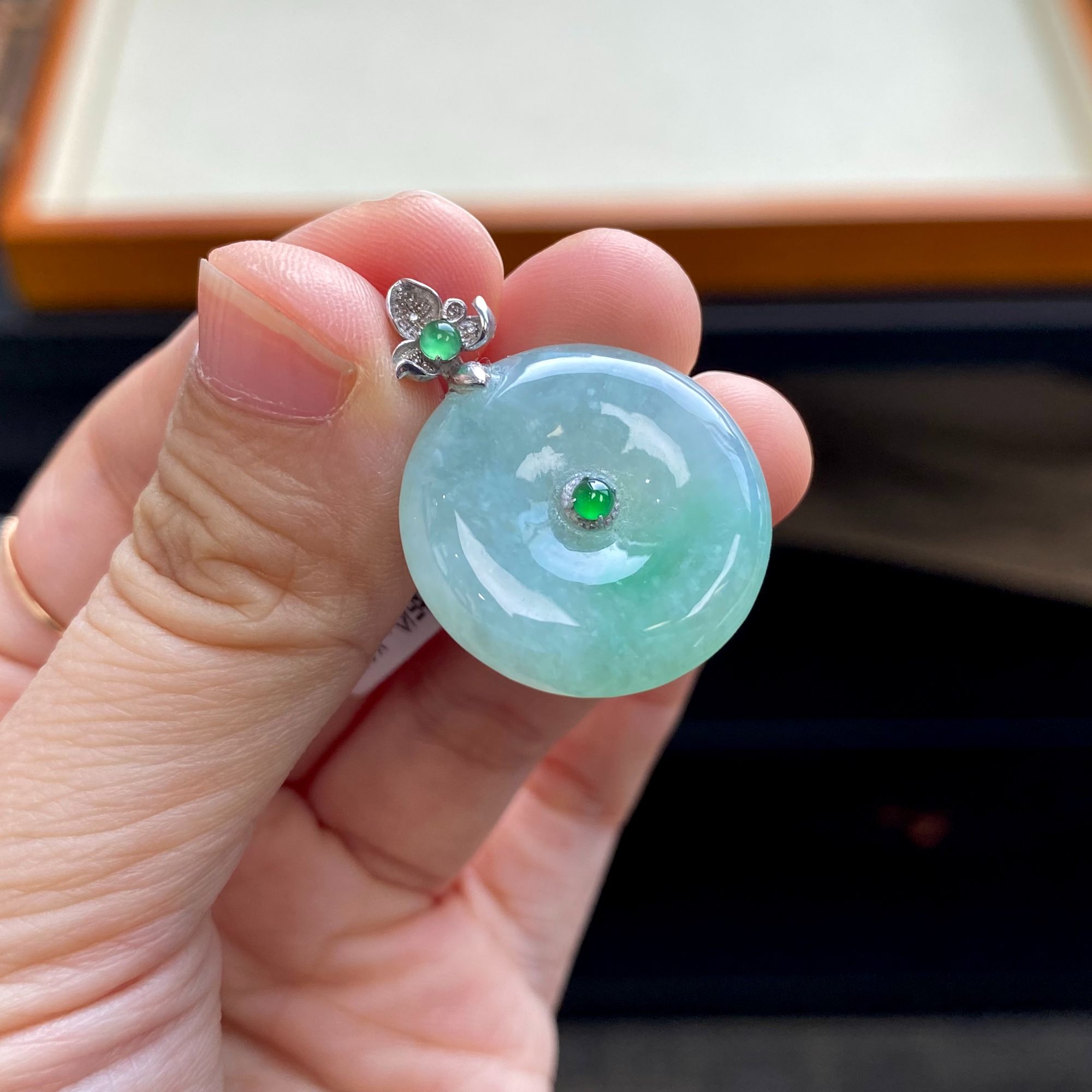 如意宝珠宝 18K金钻石扣头镶嵌冰飘阳绿平安扣吊坠天然玉石AR36