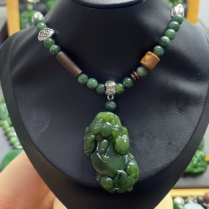 和田玉未镶嵌颈饰