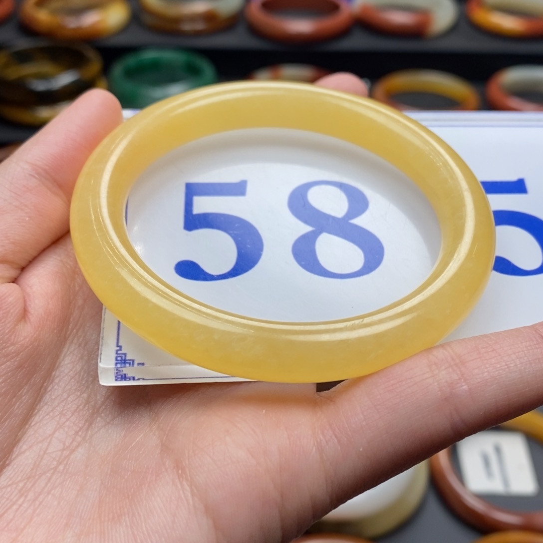 石英质玉（黄龙玉）手镯未镶嵌