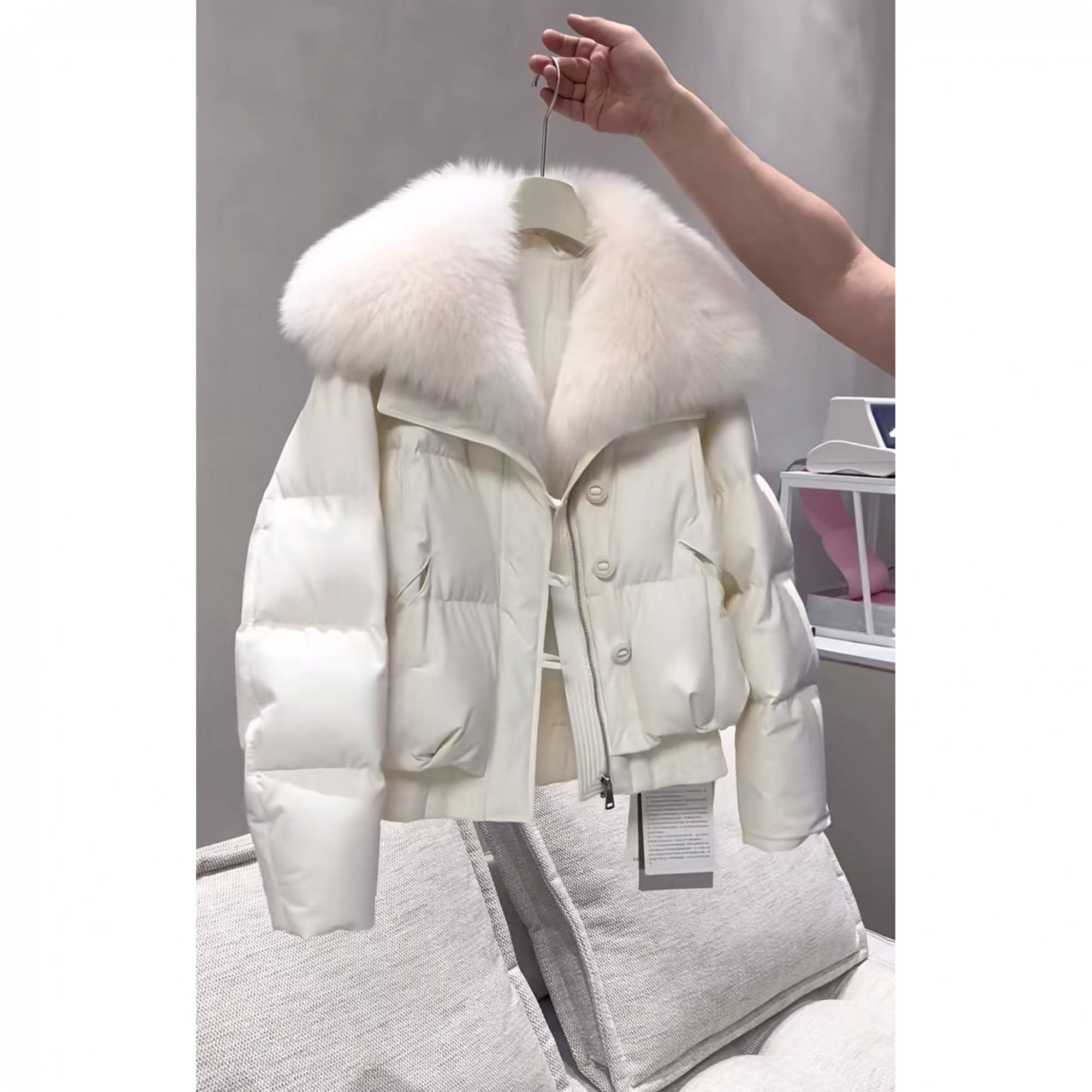 超好看轻奢毛绒大翻领白色羽绒服女2025冬装加厚保暖外套面包服