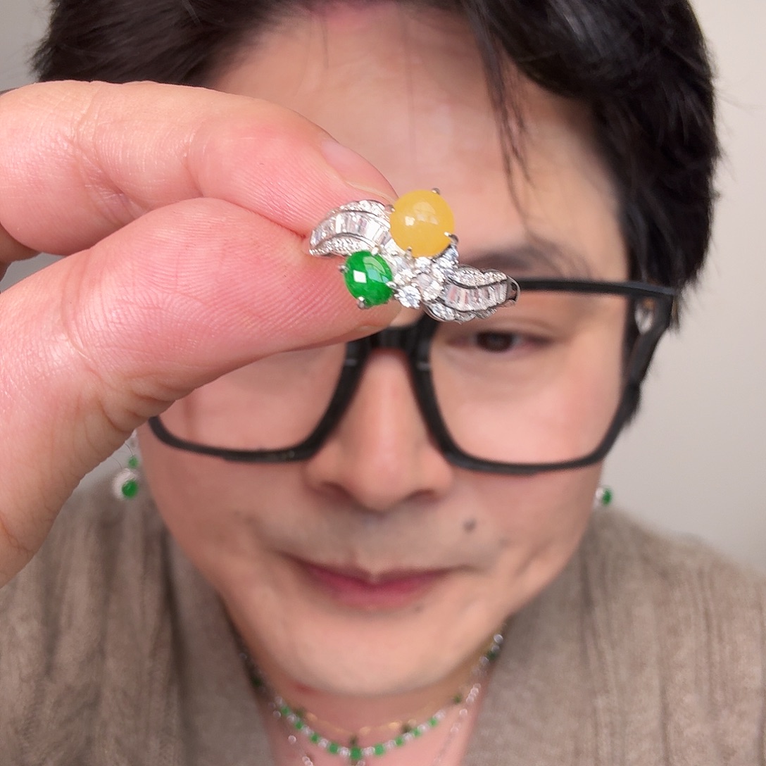 翡翠未镶嵌颈饰一件