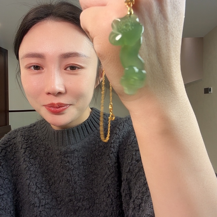 十***月蛇纹石玉未镶嵌颈饰