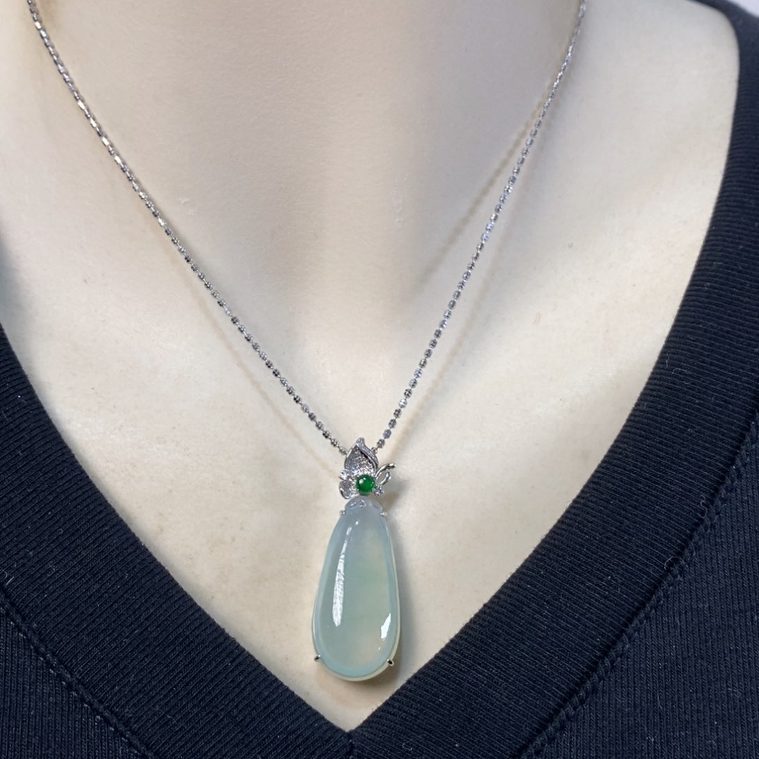 翡翠吊坠(赠链)18K金镶嵌