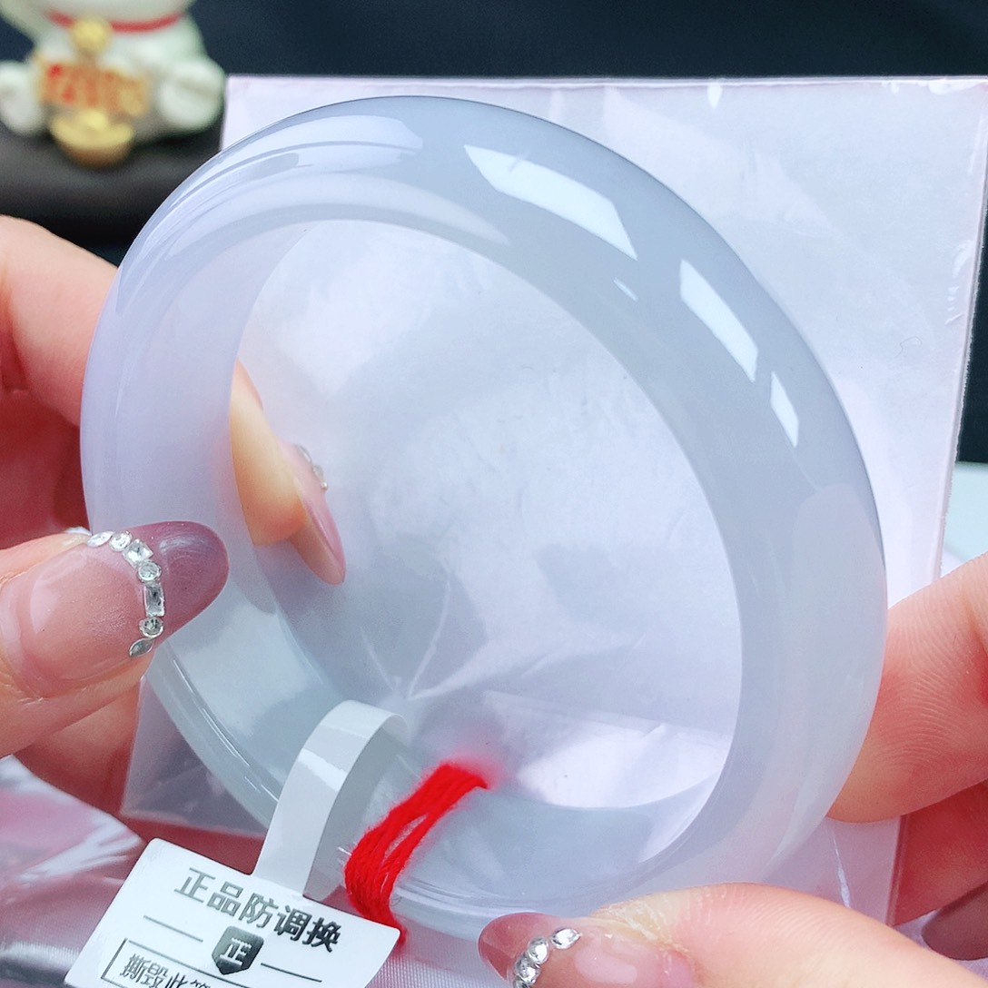 翡翠手镯未镶嵌60轮胎