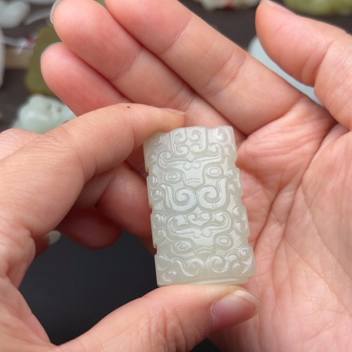 未镶嵌和田玉挂件值****4