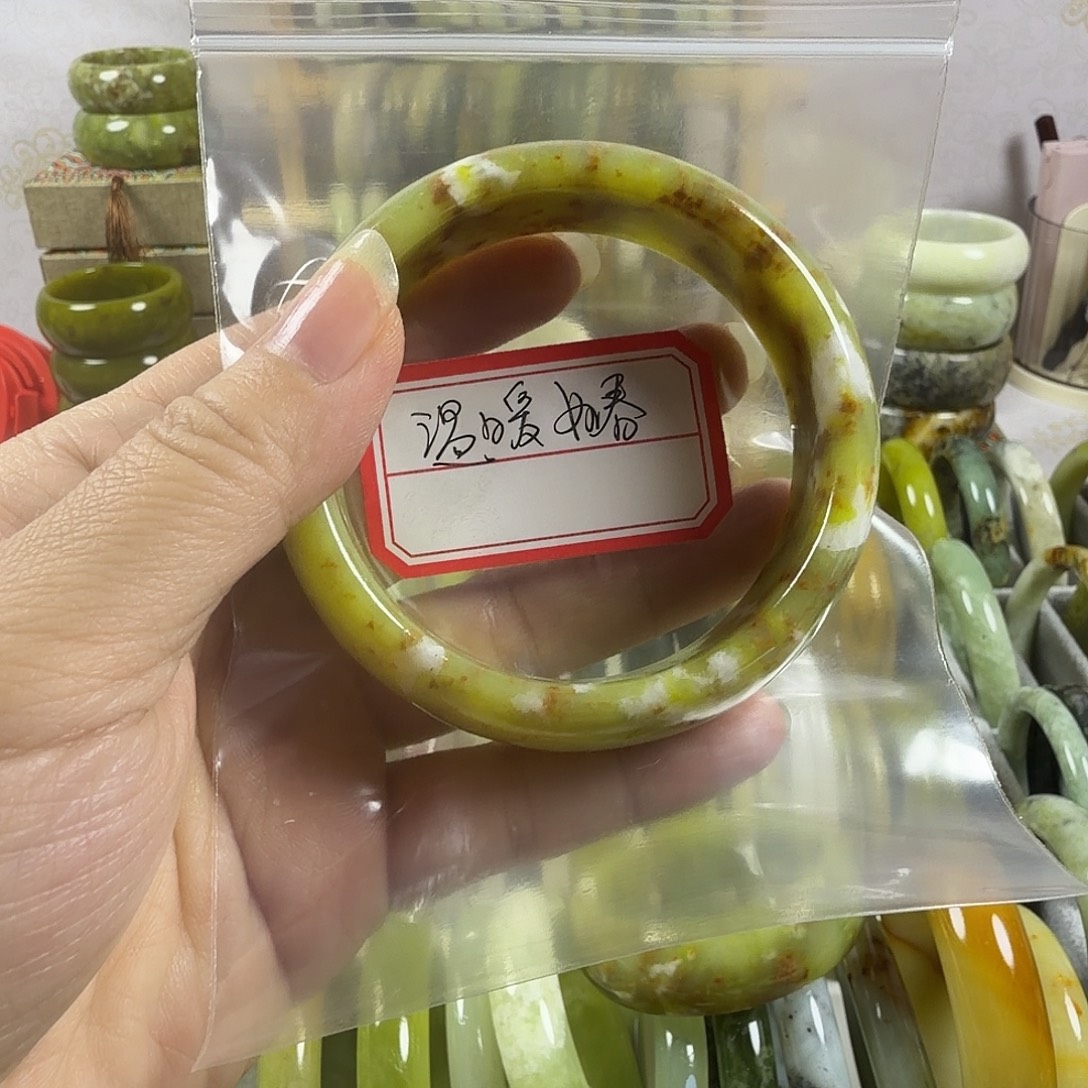 温***春蛇纹石玉未镶嵌手镯