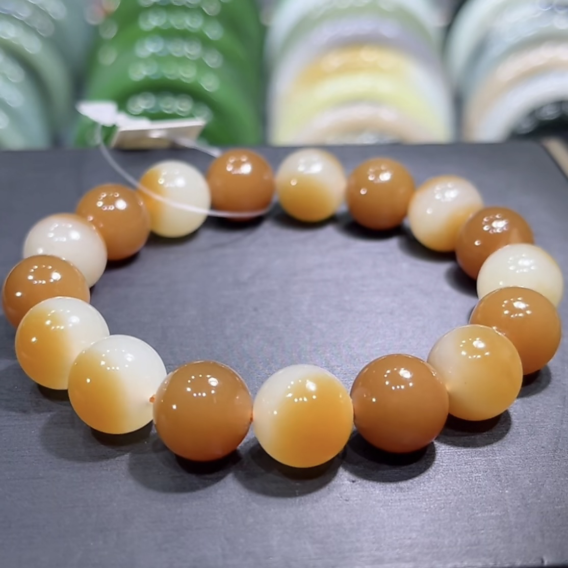 新疆和田玉且末金山矿糖白手串12mm