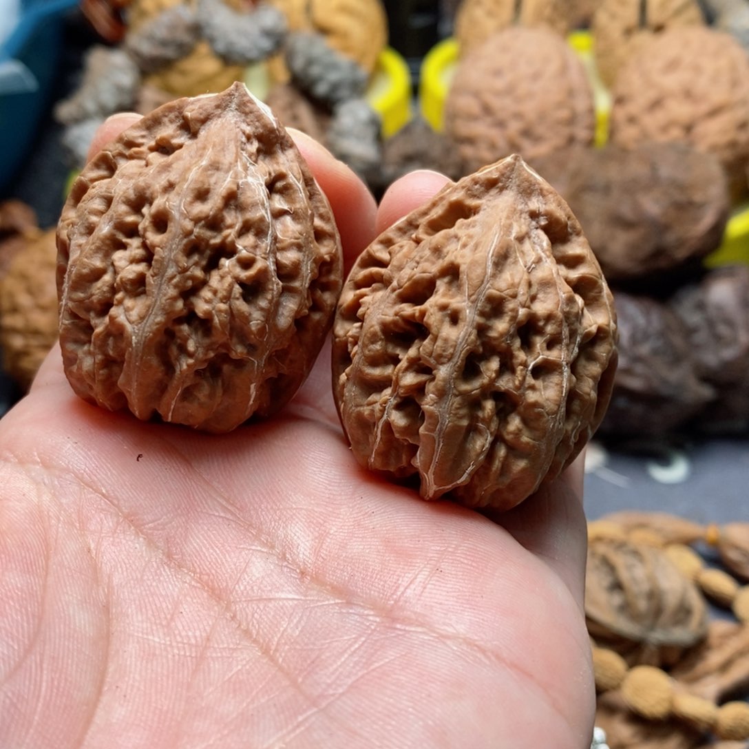 文玩核桃吊坠料****音核桃26