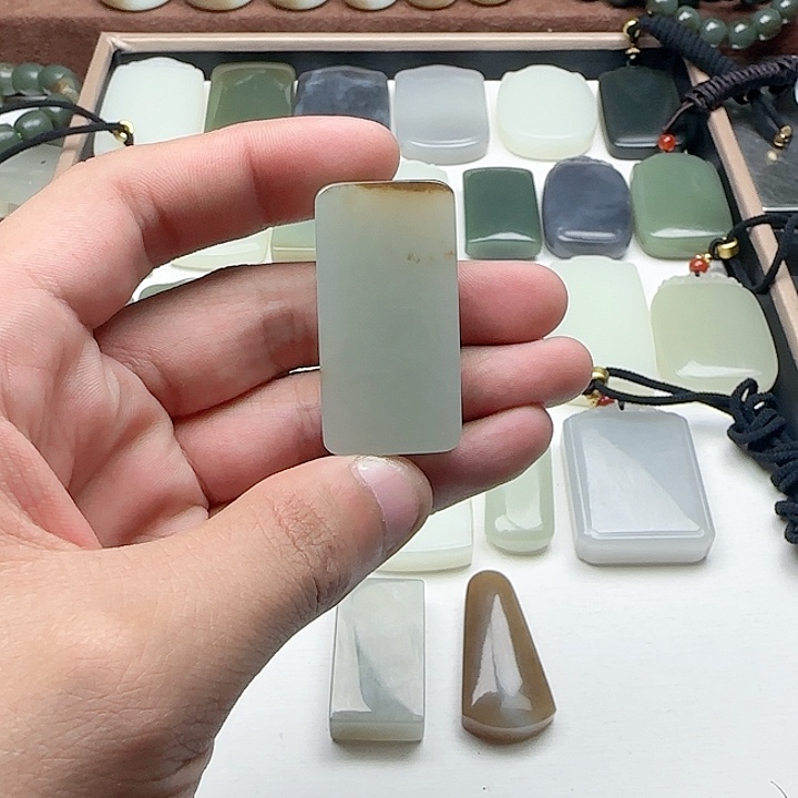 和田玉未镶嵌颈饰S***t