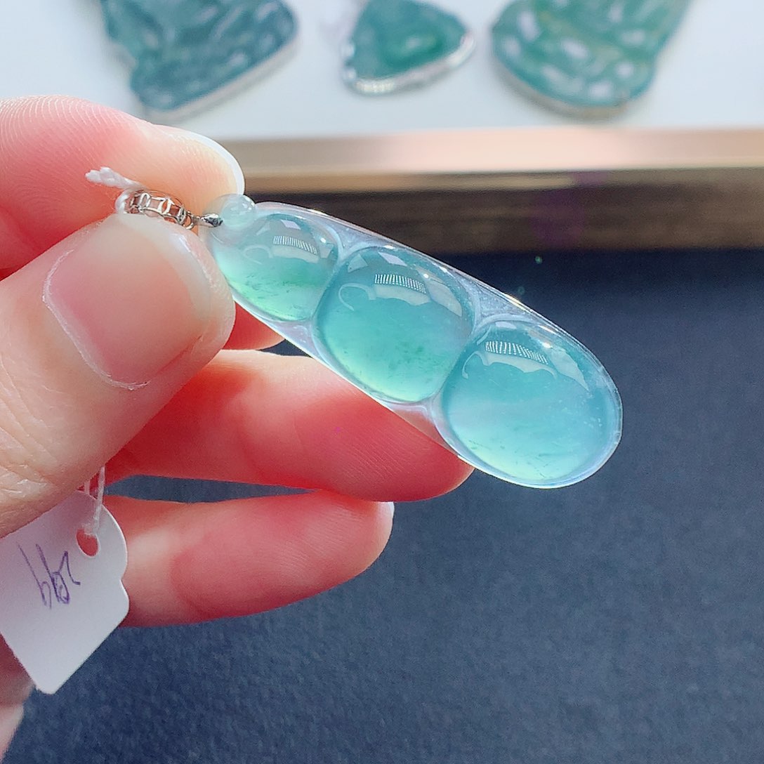 翡翠颈饰18K金镶嵌翡翠