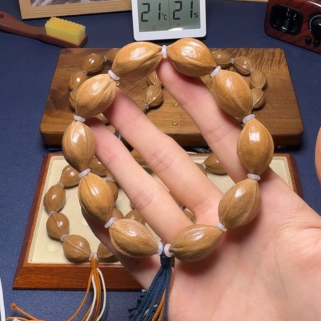 1.8*2.8精挑梅林铁核手串