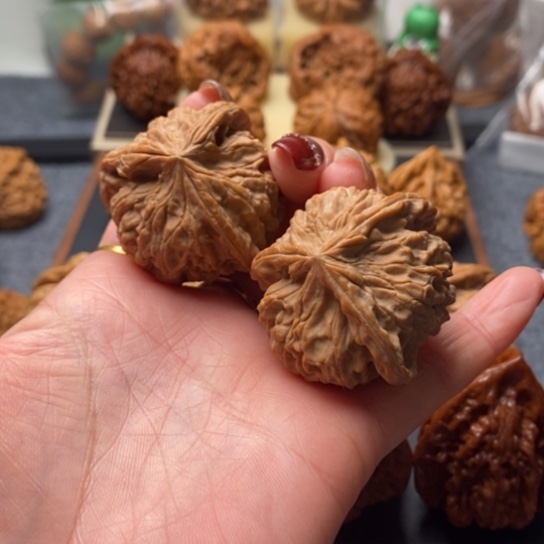 朋***宇文玩核桃吊坠全品41三棱737