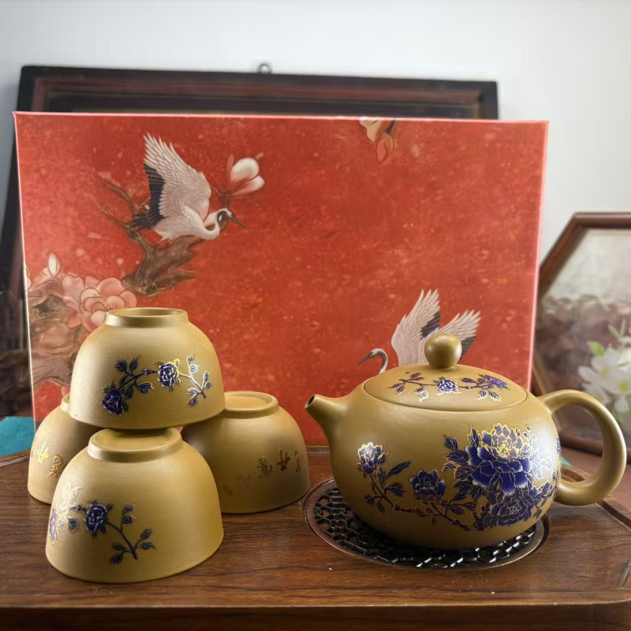 黄段泥紫砂【花开富贵-牡丹】西施壶+4杯+盘-礼盒-5871