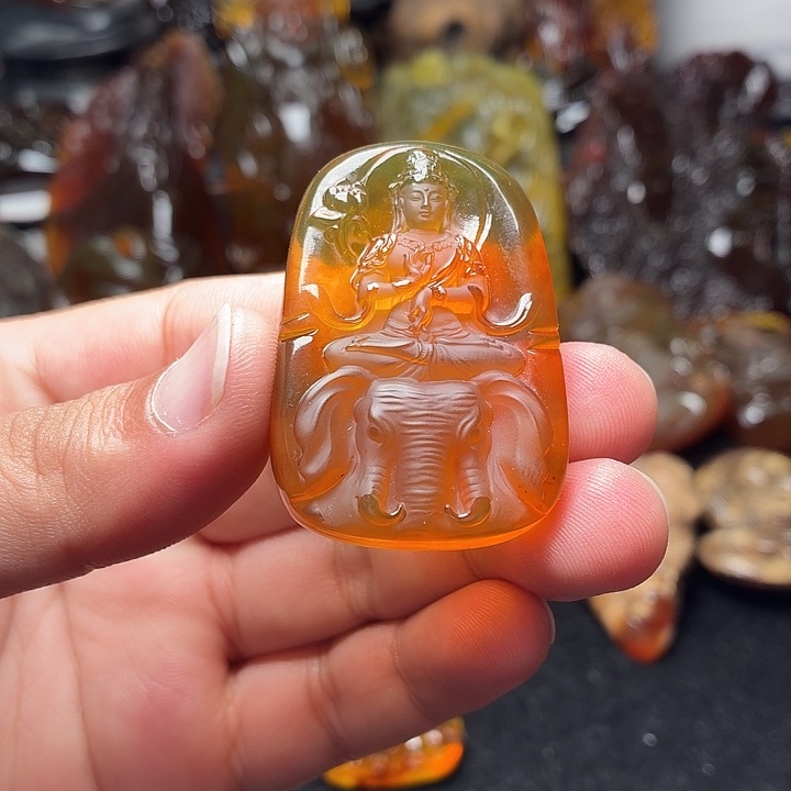 琥珀未镶嵌颈饰龙蛇守护神普贤