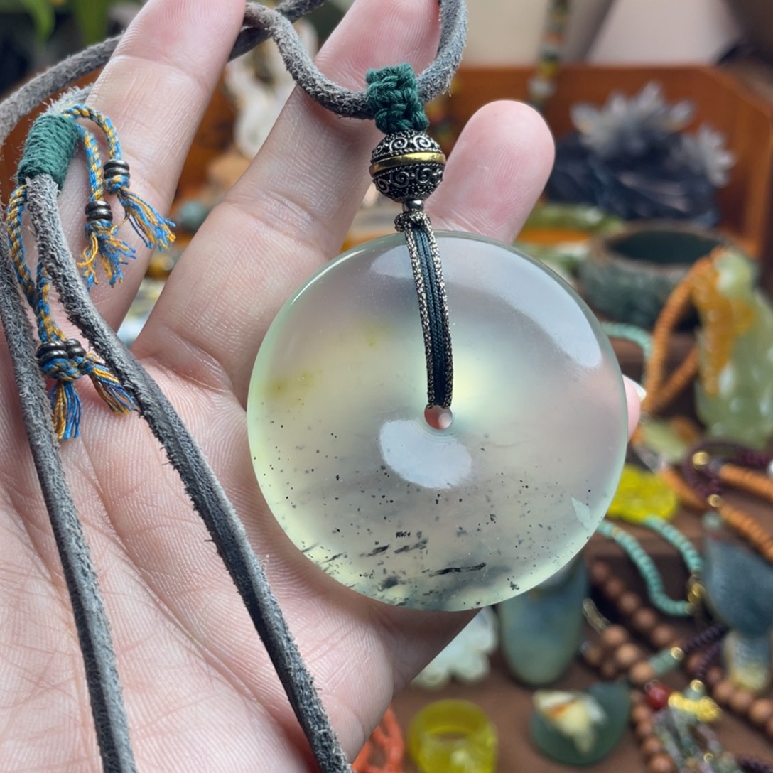 蛇纹石玉未镶嵌吊坠