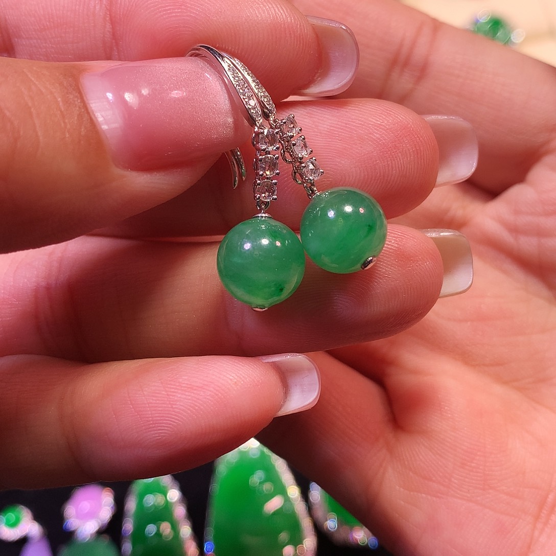 翡翠18K金镶嵌耳饰