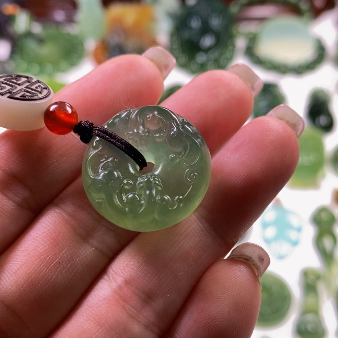 蛇纹石玉颈饰未镶嵌