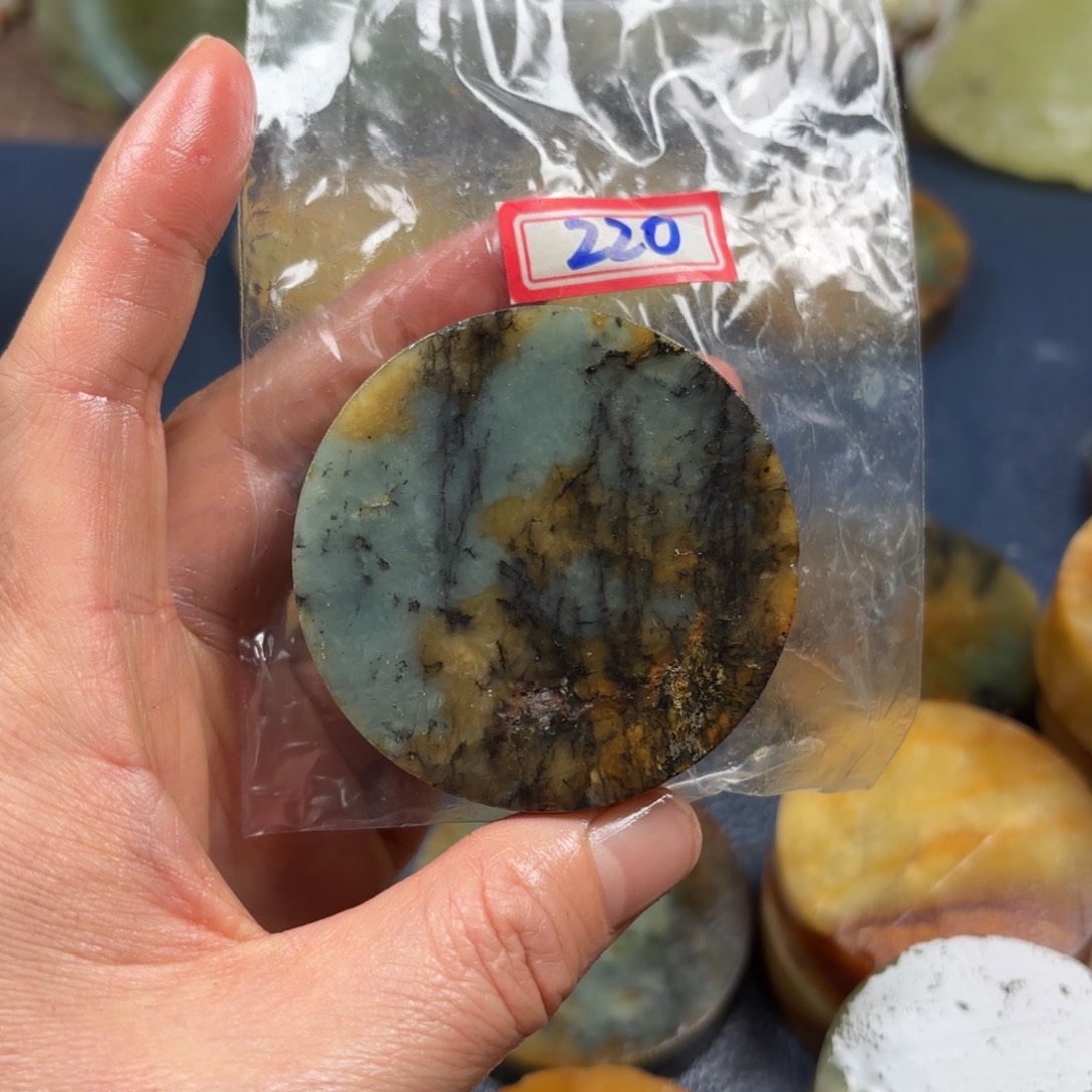 小***潘蛇纹石玉未镶嵌珠宝半成品