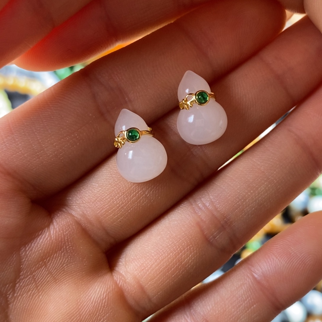 和田玉银S925镶嵌耳钉白玉葫芦耳钉