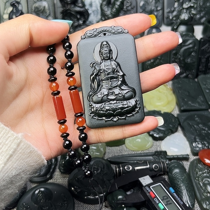 和田玉（青玉）颈饰未镶嵌?****腿