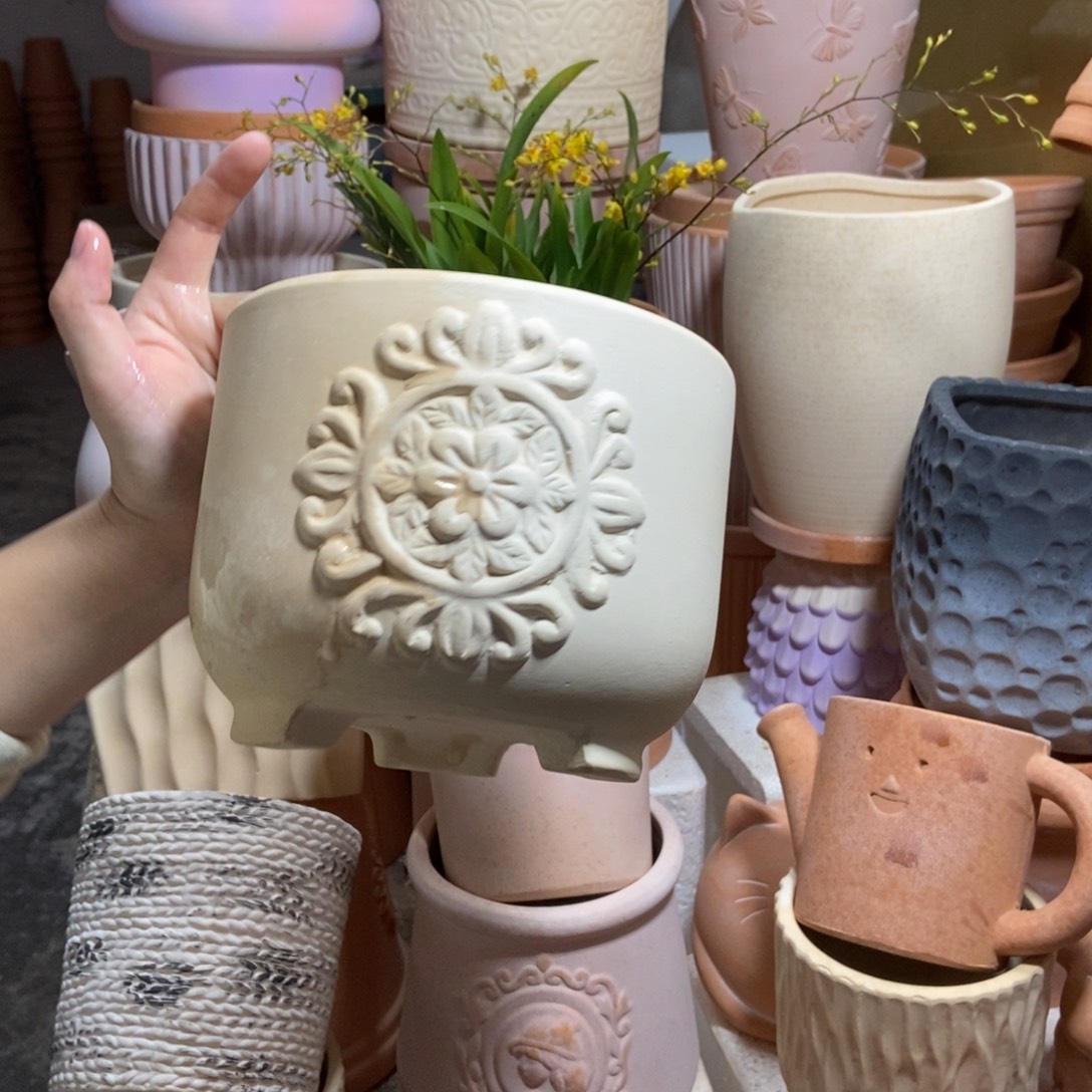 17×13白陶三脚雕花 粗陶1个