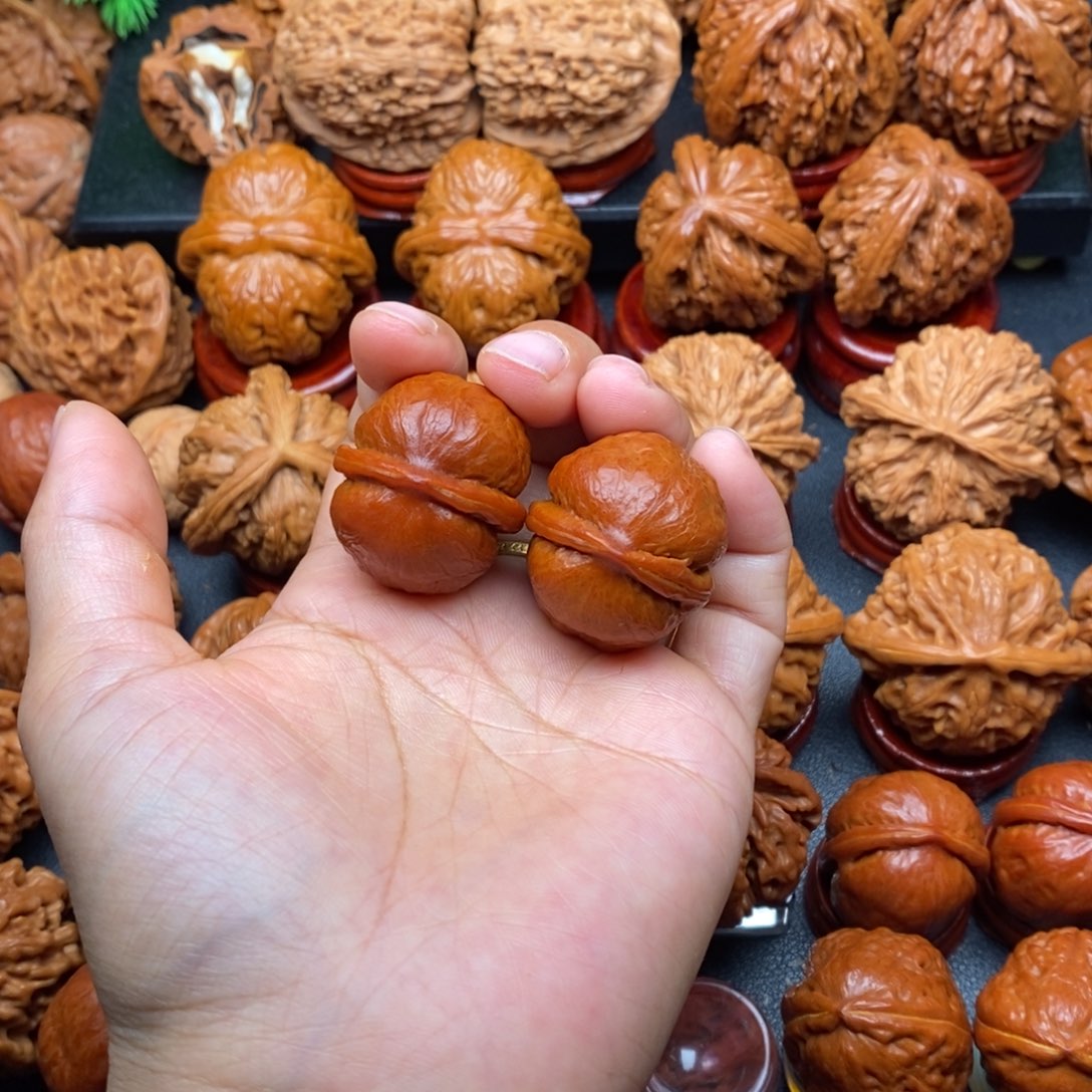 把件文玩核桃海豚